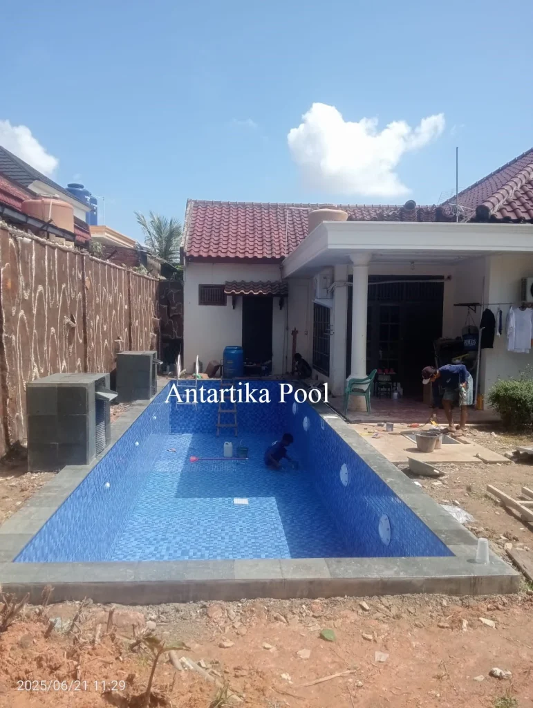 5 Ciri Kolam Renang Anda Sudah Saatnya Direnovasi
